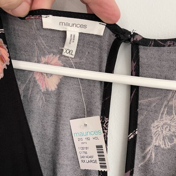 GORGEOUS NWT: Maurices black floral jumpsuit XXL Flattering V Neck Pockets - Picture 4 of 7